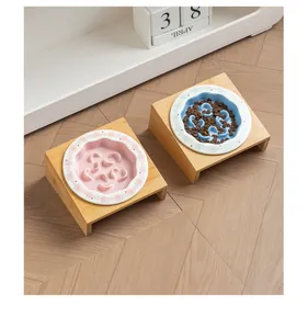 Coppia di ciotole anti-ingozzamento in ceramica con supporti rialzati in bambù