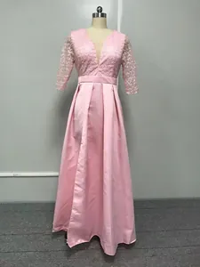 Robe de soirée rose élégante avec bustier en dentelle pailletée et décolleté en V