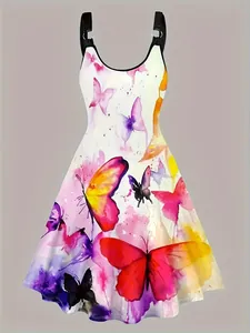 Primer plano del vestido blanco de verano con tirantes y un vibrante estampado de mariposa.