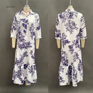 Vues avant et arrière de la robe chemise longue bohème à fleurs avec jupe à volants