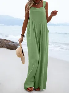 Vista detallada de un mono sin mangas verde para mujer ideal para el verano en la playa.
