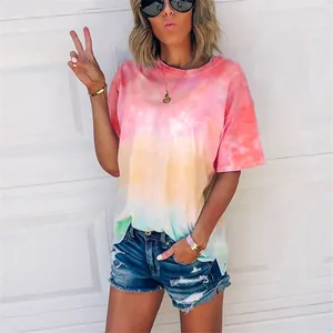 Vibrant lässiges, loses Batik-T-Shirt für Damen mit Farbverlauf in Pink, Gelb und Blau