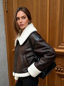Braune Vintage-Fliegerjacke für Damen mit weißem Teddyfutter und Sherpa-Kragen
