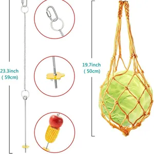 Spiedino di frutta per polli e mangiatoia a sacco in rete per verdure per pollame e uccelli.