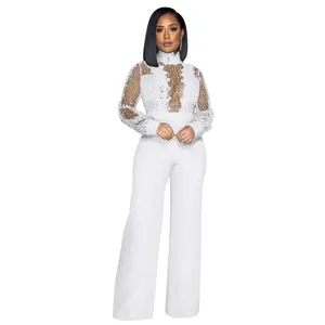 Elegante mono de noche blanco con top de encaje con lentejuelas y pernera ancha