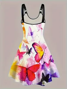 Vista detallada del vibrante estampado de mariposas en acuarela de un vestido veraniego