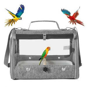Vista dettagliata della borsa da viaggio per pappagalli con finestra trasparente e posatoio