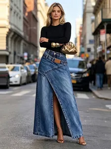Stijlvolle denim maxi-rok met hoge taille en split voor dames in urban stijl.