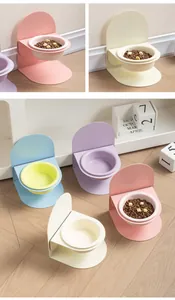 Vue détaillée de gamelles en céramique colorées avec supports en fer magnétique réglables.