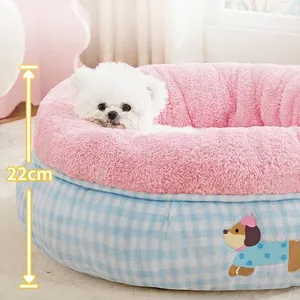 Cama redonda para mascotas, cuadros rosas y azules, borde de felpa, 22 cm de alto, suave.