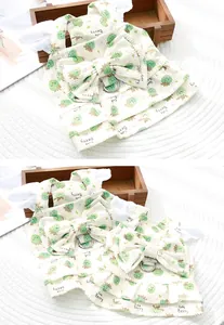 Detailansicht des Haustier-Prinzessinnenkleids aus Cord mit Schleife und D-Ring-Haken