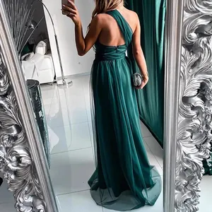 Élégante robe de soirée asymétrique vert foncé avec une jupe longue en tulle vaporeux