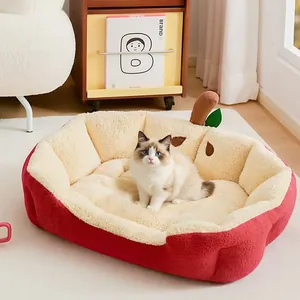 Accogliente cuccia di peluche a forma di mela per gatti e cani di taglia piccola
