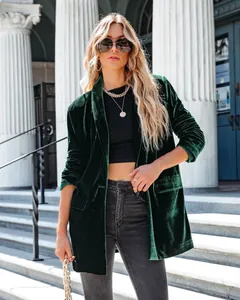 Elegant dark green velvet blazer for women featuring a notched lapel and long sleeves.