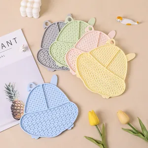 Buntes Set aus Silikon-Leckmatten für Haustiere zur langsamen Fütterung in Pastelltönen