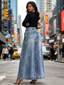 Stijlvolle high-waist blauwe denim maxi-rok met split voor dames in een urban setting