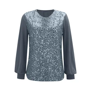 Detailansicht eines lockeren Damen-Langarmshirts mit eleganten silbernen Pailletten vorne.
