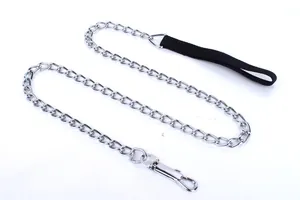 Robuste Metallketten-Hundeleine mit einem bequemen schwarzen Stoffgriff-Handschlaufe