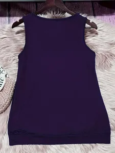 Rückansicht eines lila ärmellosen Tanktops für Damen mit Rundhalsausschnitt