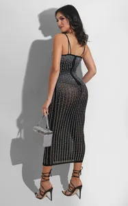 Elegante abito bodycon nero trasparente con strass argentati e spalline sottili