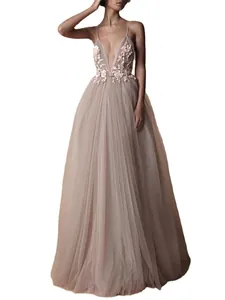 Elegantes Abendkleid aus Tüll mit V-Ausschnitt, Blumenstickerei und Spaghettiträgern