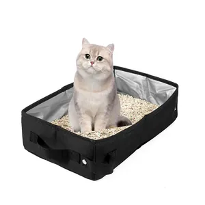 Close-up van een kat in de opvouwbare kattenbak van Oxford-stof met waterdichte voering
