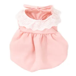 Jolie robe de princesse rose pour animaux avec col en dentelle blanche et noeud.