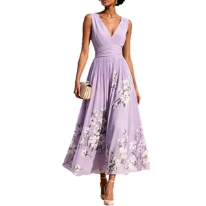 Élégante robe longue lilas sans manches à col en V avec imprimé floral