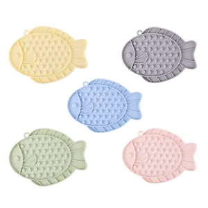 Fischförmige Silikon-Leckmatten für Haustiere in Pastellfarben für Hunde und Katzen.