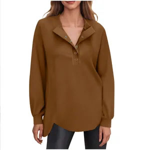 Casual bruine top met lange mouwen voor dames met een stijlvolle knoopsluiting