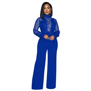 Mono de encaje con lentejuelas en azul real con cuello alto y pernera ancha para fiesta
