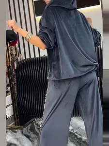 Ensemble deux pièces en velours avec sweat à capuche et pantalon large pour femme