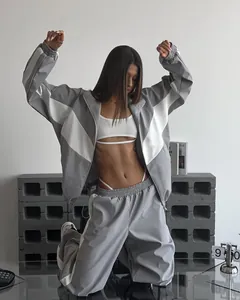Detail of women's loose color-block tracksuit with zip-up jacket and wide pants
