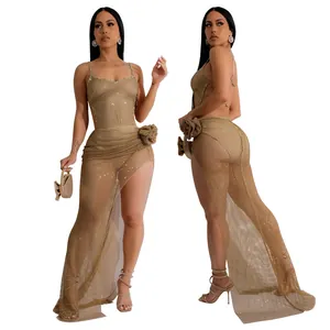 Ensemble sexy body en résille dorée à strass et robe longue fendue transparente