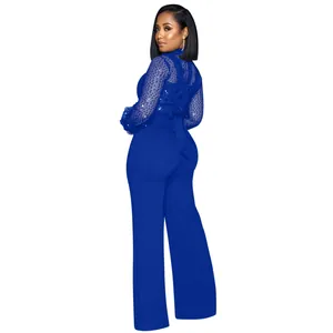 Elegante mono de fiesta azul real con mangas transparentes de lentejuelas