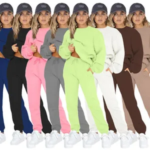 Damen-Zweiteiler-Loungewear-Sets in mehreren Farben, darunter Rosa und Neongrün.
