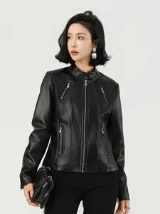 Giacca chic in ecopelle nera da donna slim fit con colletto alla coreana e zip
