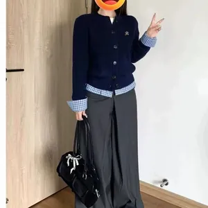 Gilet en maille bleu marine style preppy avec patchwork à carreaux pour femme
