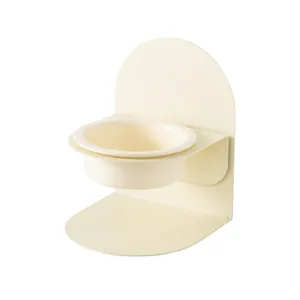 Gamelle pour animaux en céramique crème avec support mural magnétique en fer minimaliste.