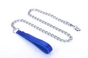 Detailed view of the metal chain pet leash featuring a comfortable blue foam handle.