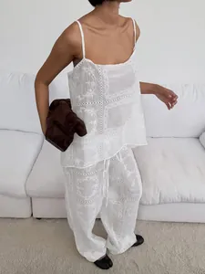 Ensemble Deux Pièces Femme Décontracté en Polyester Avec Top Caraco Brodé et Pantalon Large Blanc Été Style Décontracté