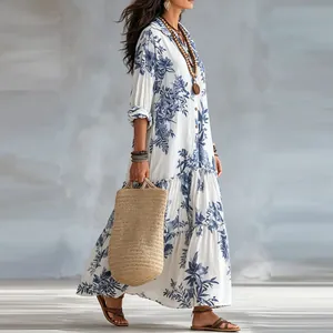Robe longue bohème élégante à imprimé floral bleu avec manches longues et jupe à étages