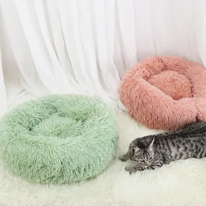 Accogliente cuccia rotonda in peluche per gatti e cani nei colori rosa e verde