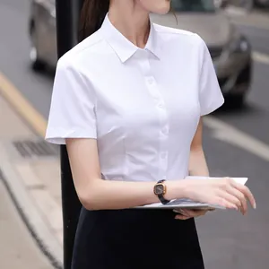 Élégante chemise blanche à manches courtes pour femmes, coupe cintrée et col carré formel