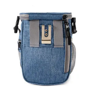 Vue arrière du sac à friandises bleu en denim avec clip de ceinture