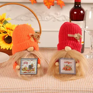 Gnomi di peluche per il raccolto autunnale con cappelli in maglia decorazione casa