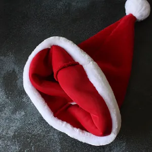 Cappello di Babbo Natale classico in peluche rosso spesso con pompon bianco per feste