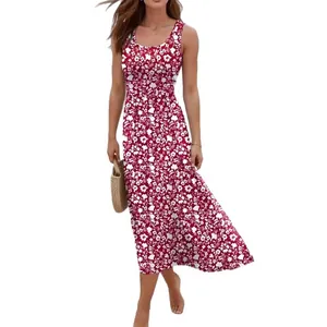 Sommerliches ärmelloses Maxikleid mit Blumenmuster für Damen am Strand
