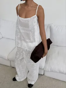 Ensemble caraco en dentelle brodée blanche et pantalon large femme