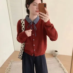 Cardigan rouge élégant en tricot avec col chemise à carreaux et nœud pour femmes